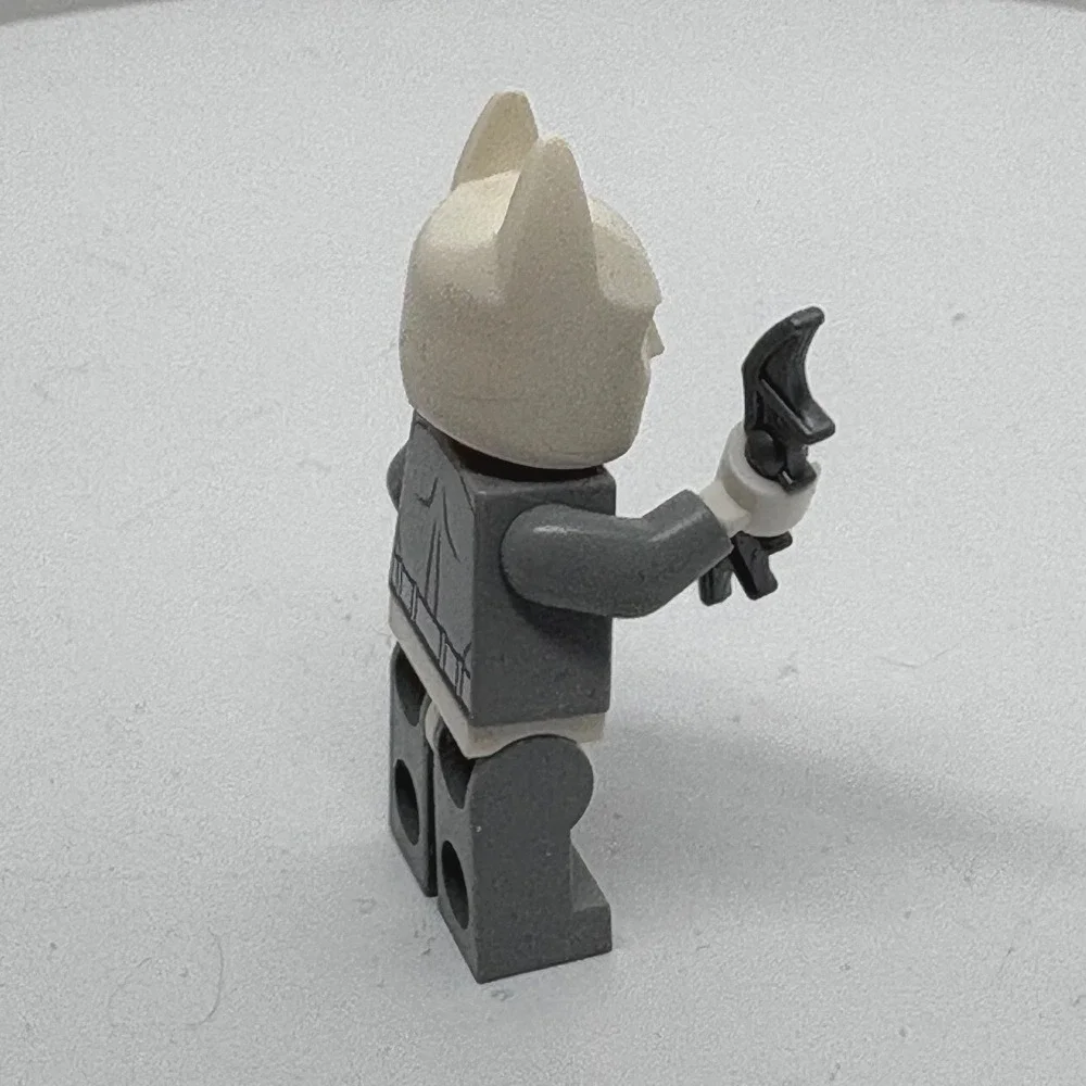 LEGO DC Super Heroes Batman Arctic Suit Minifigure White Cowl 76000 Batarang
